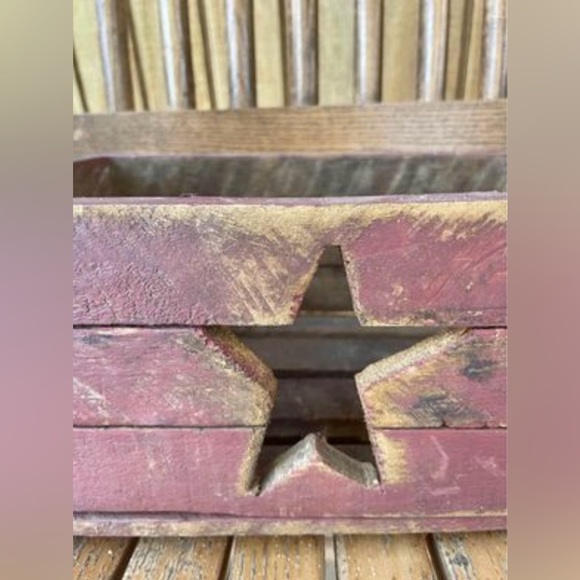 Distressed Wood Star Cutout Tote, Red - Picture 9 of 11